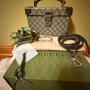 SOLD❗️GUCCI  X GLOBE TROTTER BAG COLLABORATION